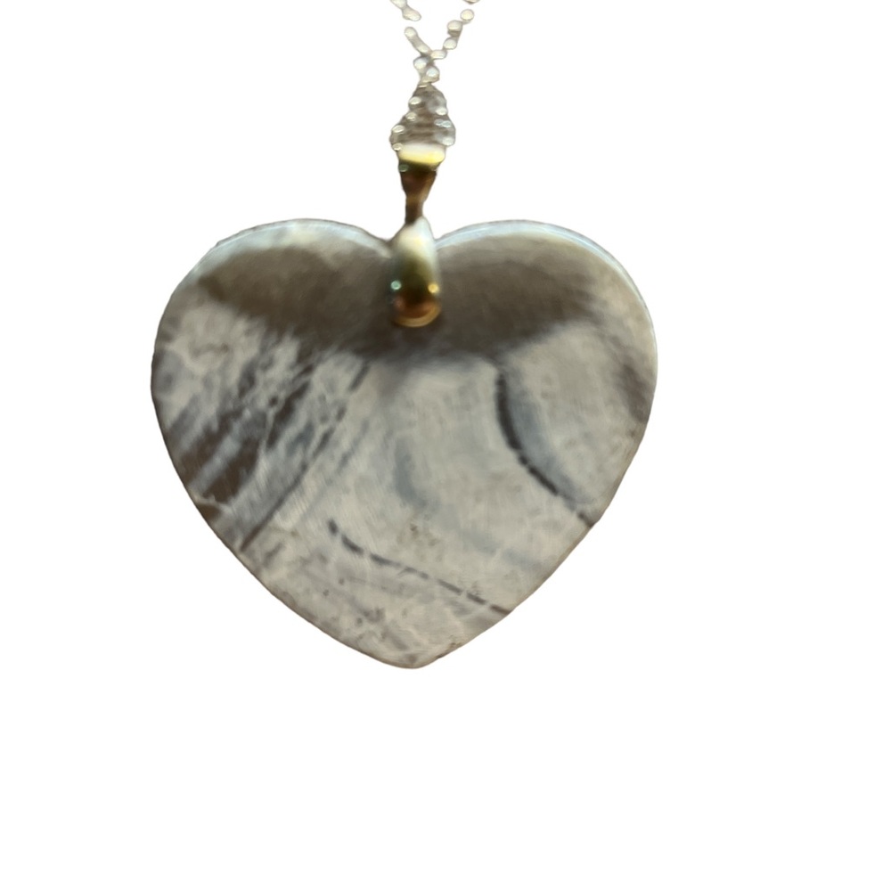 ✨ 3/$15 ✨ Fashion Gray Heart Necklace - Picture 3 of 4